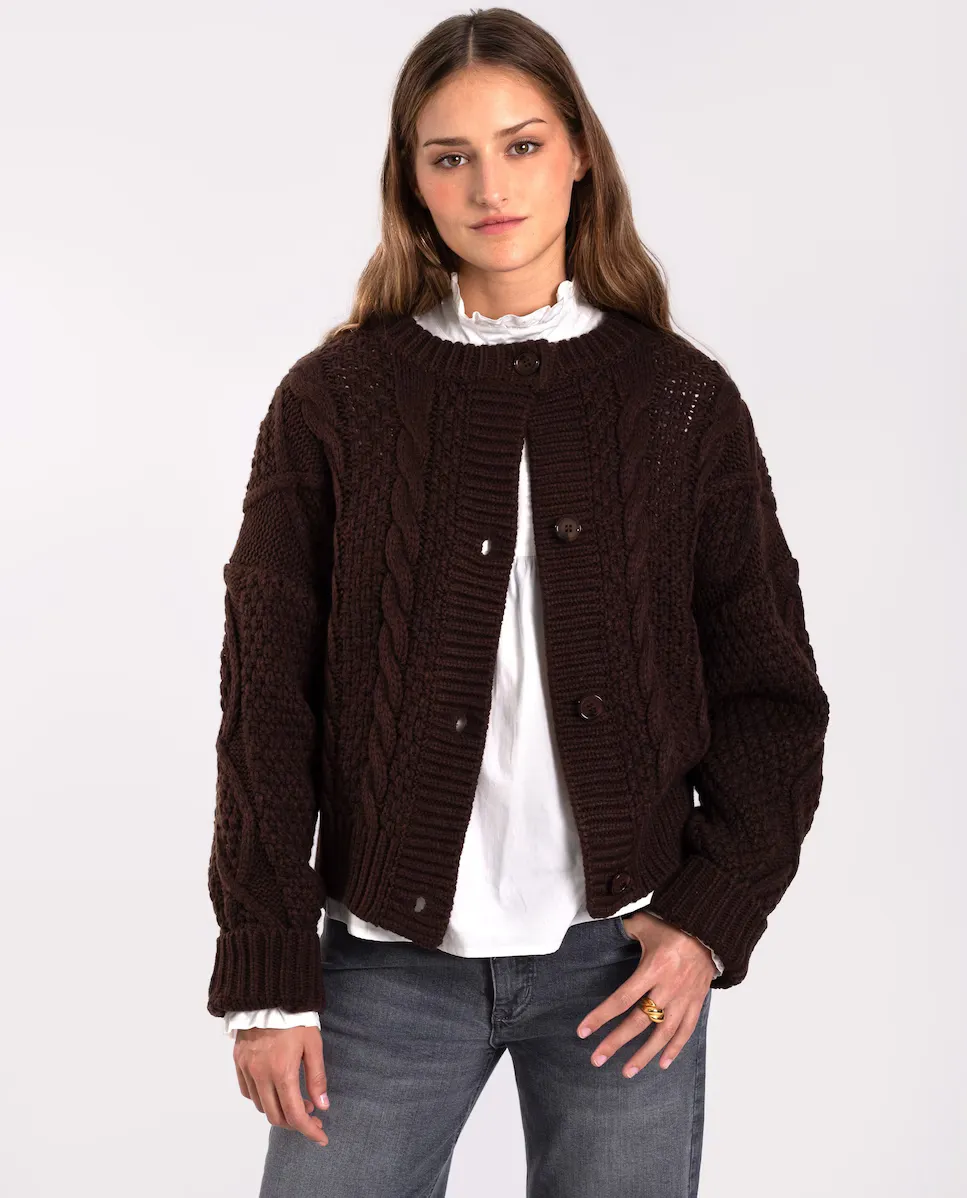 Женский кардиган оверсайз с пуговицами The-Are, коричневый
Женский кардиган оверсайз с пуговицами The-Are, коричневый