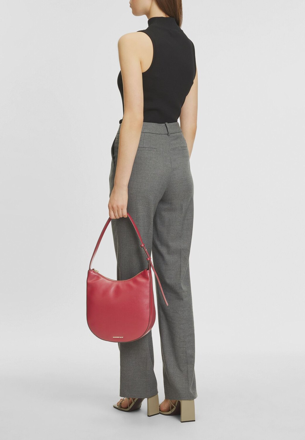 Сумка через плечо, кожа, эмблема, однотонная, женская MANDARINA DUCK, цвет Rhubarb, Оранжевый, Сумка через плечо, кожа, эмблема, однотонная, женская MANDARINA DUCK, цвет Rhubarb
Сумка через плечо, кожа, эмблема, однотонная, женская MANDARINA DUCK, цвет Rhubarb, Оранжевый, Сумка через плечо, кожа, эмблема, однотонная, женская MANDARINA DUCK, цвет Rhubarb