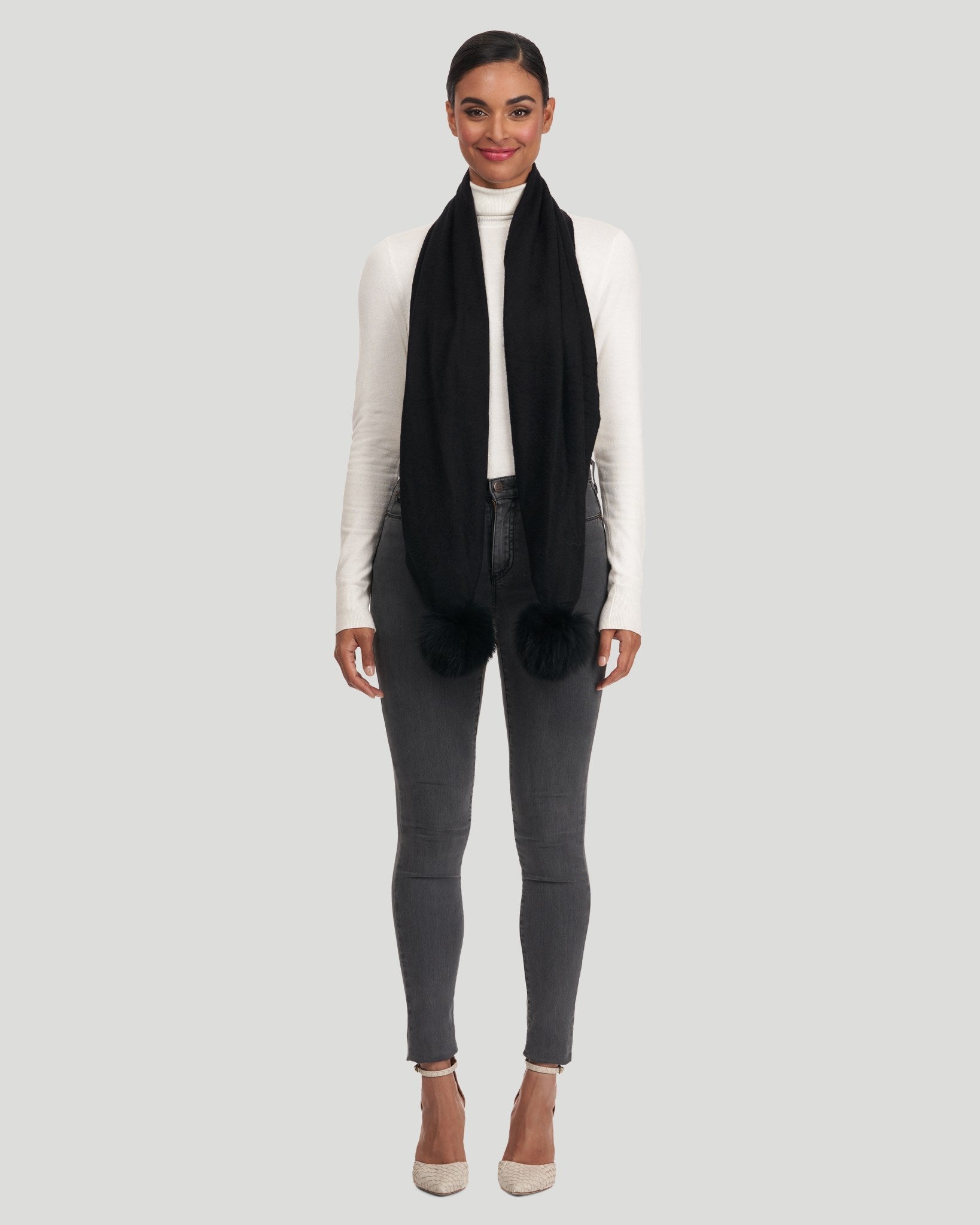 Шерстяной шарф с помпоном из лисы Gorski, черный
Шерстяной шарф с помпоном из лисы Gorski, черный