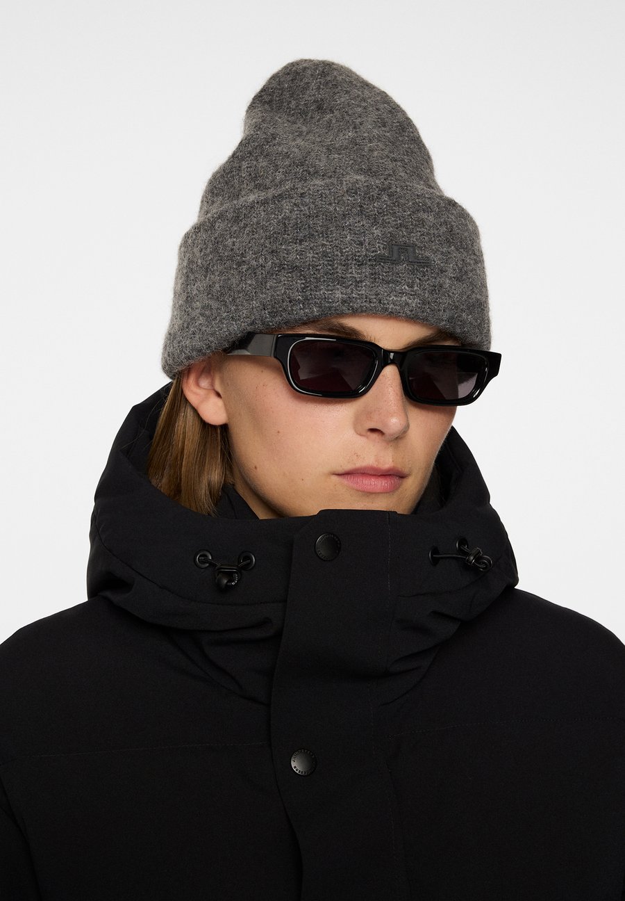 Шапка J.LINDEBERG Sports Beanie, Dark Grey Melange/Grey
Шапка J.LINDEBERG Sports Beanie, Dark Grey Melange/Grey