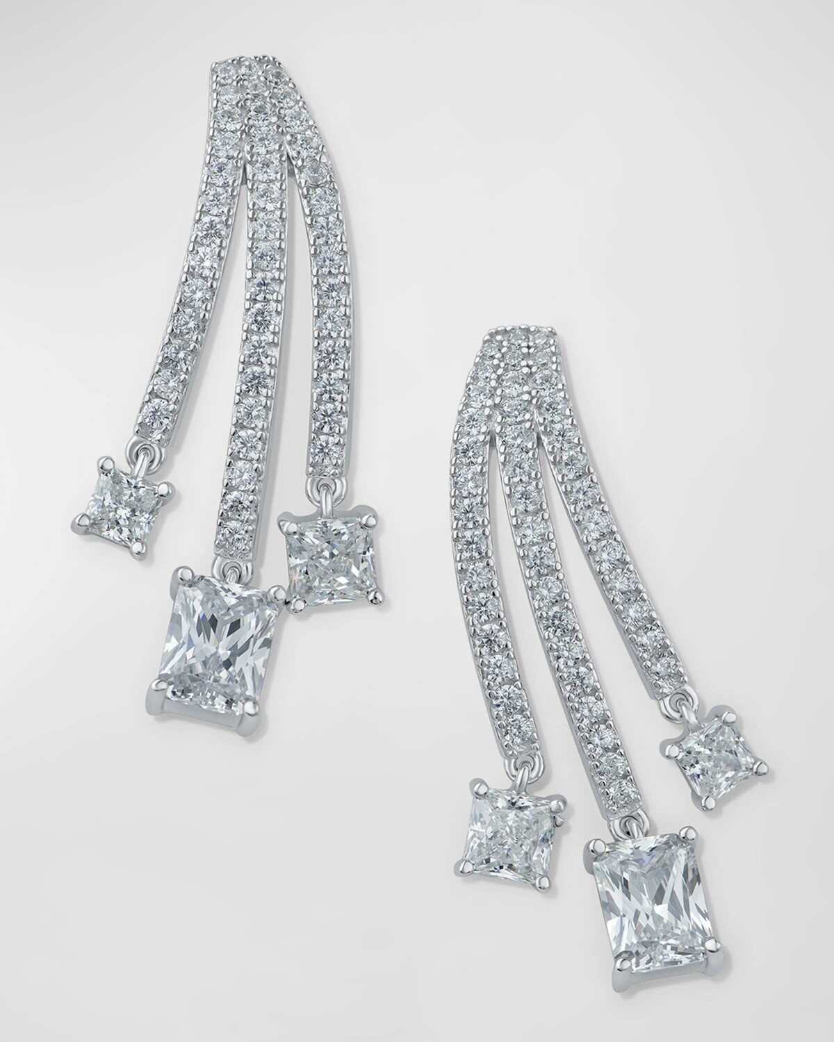 Круглые серьги с кубическим цирконием и тройной изумрудной бахромой Golconda by Kenneth Jay Lane, цвет Silver
Круглые серьги с кубическим цирконием и тройной изумрудной бахромой Golconda by Kenneth Jay Lane, цвет Silver