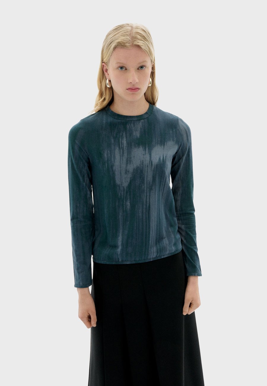 Топ Thinking Mu BRISA, Faded Blue/Bleached Denim
Топ Thinking Mu BRISA, Faded Blue/Bleached Denim