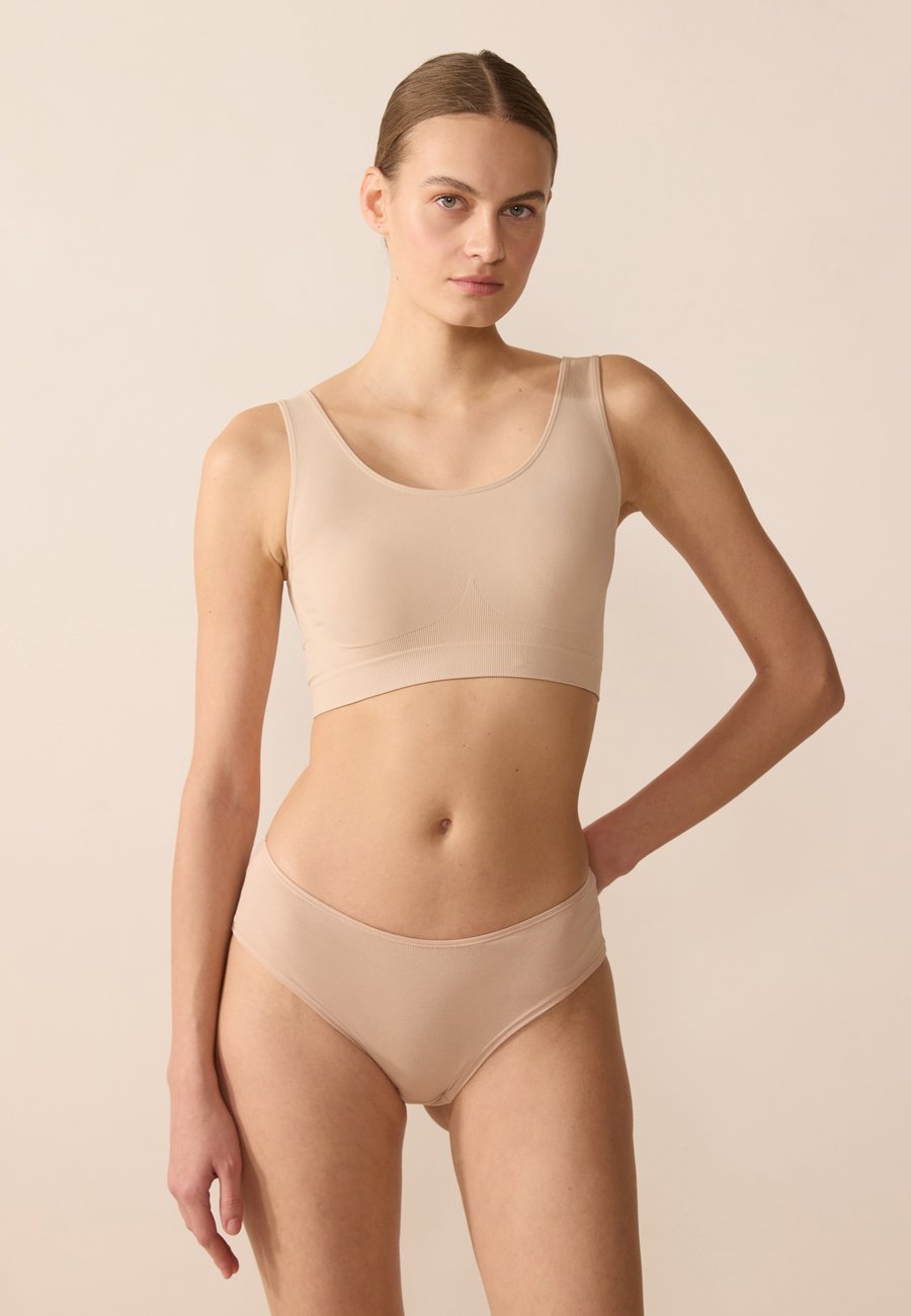 Трусы Anna Field 7 PACK , 916 - Nude/Nude
Трусы Anna Field 7 PACK , 916 - Nude/Nude