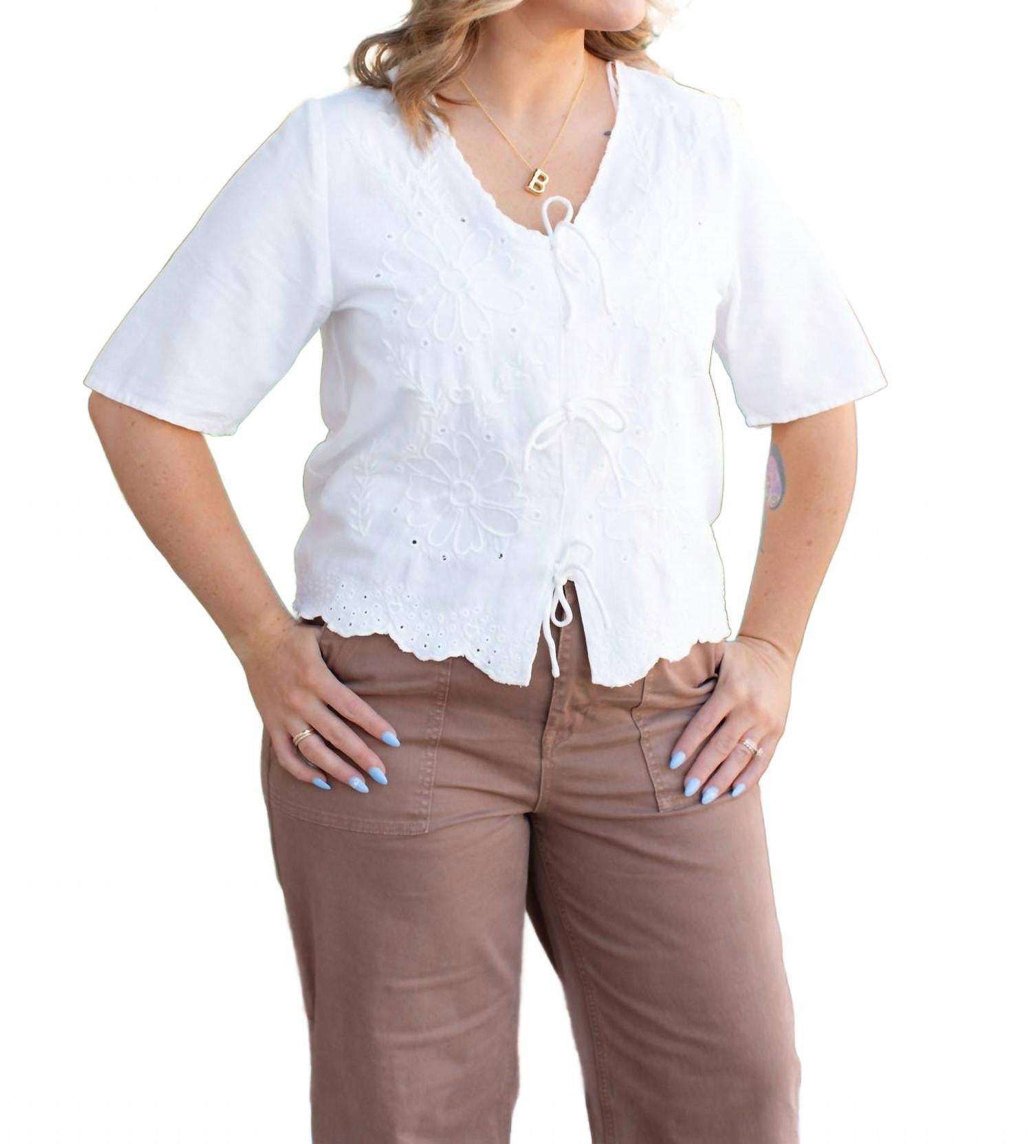 Женский кардиган с V-образным вырезом в белом цвете CHARLIE B
Женский кардиган с V-образным вырезом в белом цвете CHARLIE B