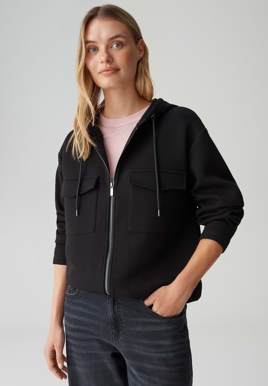 Толстовка OPUS LOOSE FIT STRAIGHT CUT, Black
Толстовка OPUS LOOSE FIT STRAIGHT CUT, Black