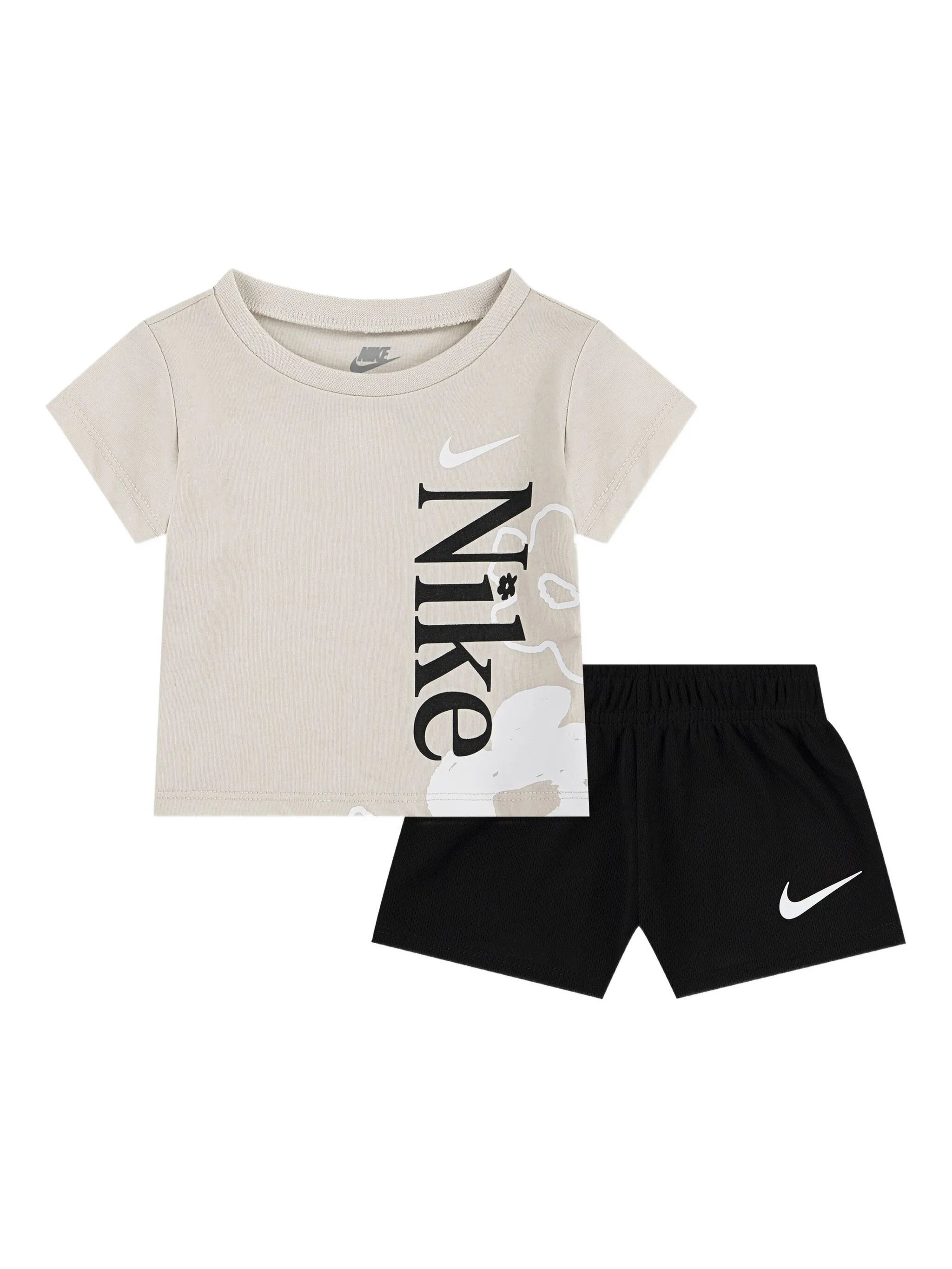 Комплект из топа и шортов с логотипом Nike Kids, черный
Комплект из топа и шортов с логотипом Nike Kids, черный