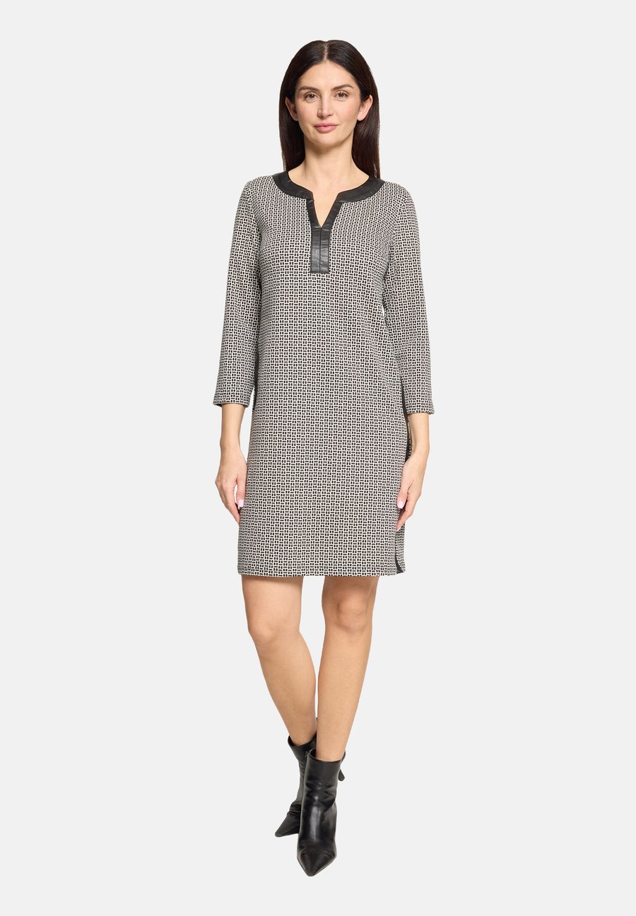 Платье Betty Barclay Jersey dress, Weiß Schwarz/Black
Платье Betty Barclay Jersey dress, Weiß Schwarz/Black