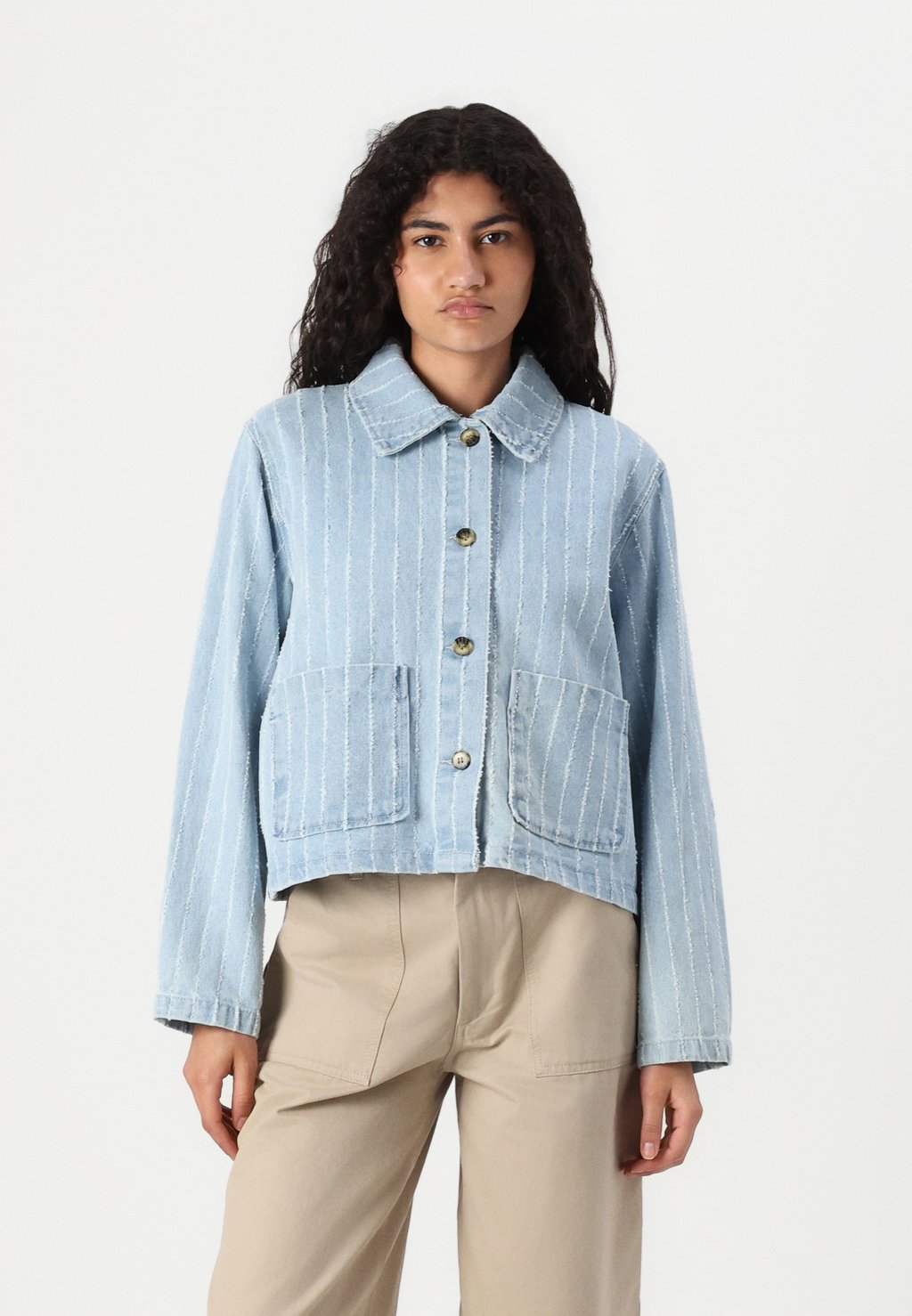 Джинсовая куртка ONLLERIN POCKET STRIPE JACKET ONLY, светло-голубой 
Джинсовая куртка ONLLERIN POCKET STRIPE JACKET ONLY, светло-голубой