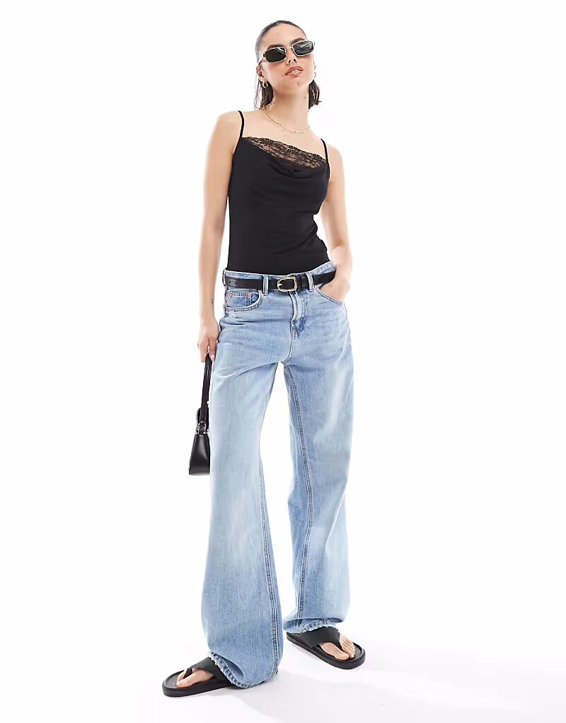 Боди Stradivarius из кружева черного цвета 
Боди Stradivarius из кружева черного цвета