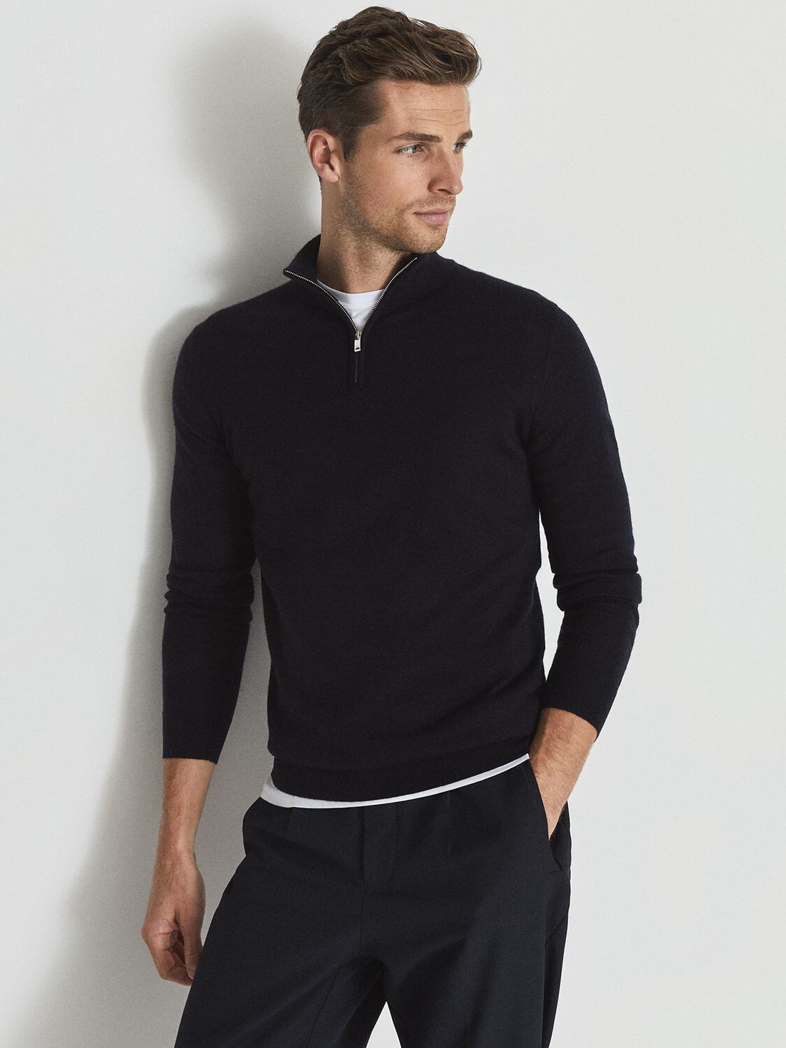 Джемпер Blackhall из мериносовой шерсти с воротником-воронкой Reiss, темно-синий
Джемпер Blackhall из мериносовой шерсти с воротником-воронкой Reiss, темно-синий