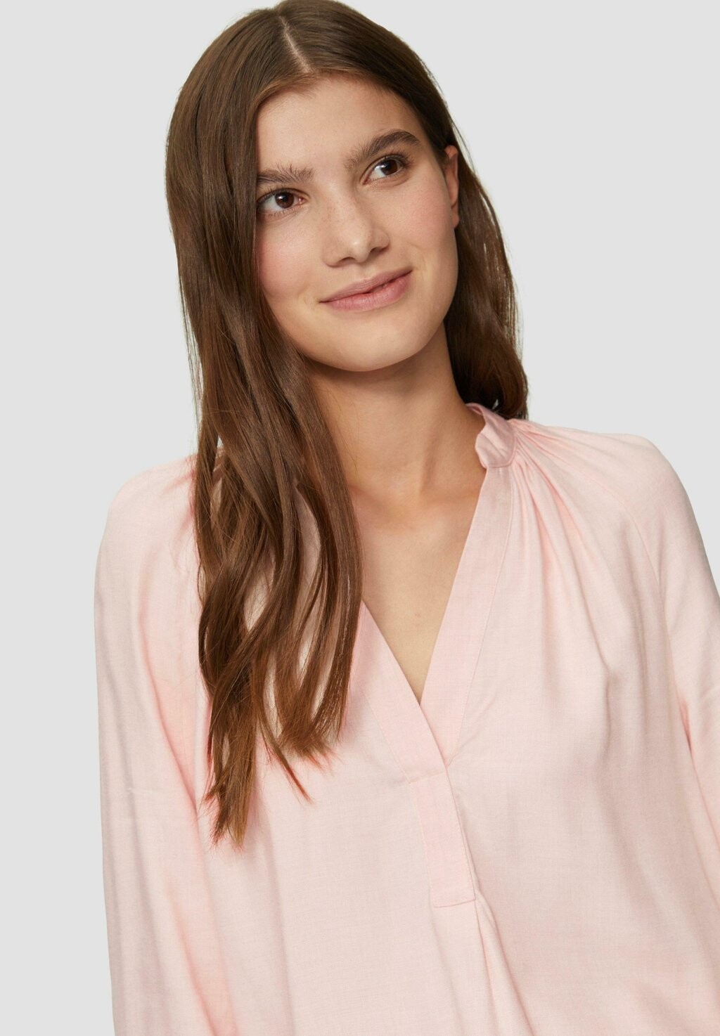 Блуза MELIERTE MIT RAFFUNG QS, светло-розовый
Блуза MELIERTE MIT RAFFUNG QS, светло-розовый