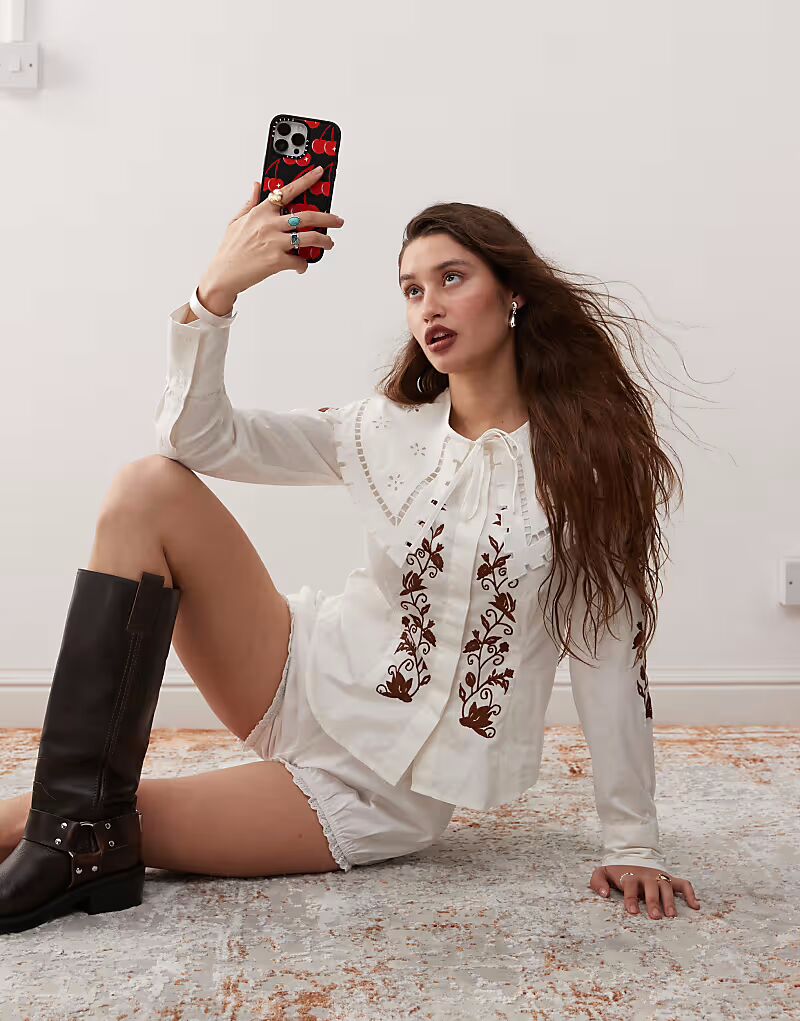 Рубашка с приталенным воротником и вышивкой в стиле вестерн Reclaimed Vintage
Рубашка с приталенным воротником и вышивкой в стиле вестерн Reclaimed Vintage