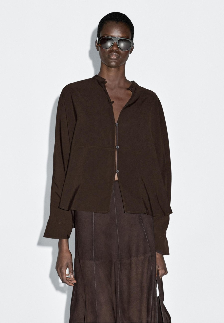 Блуза Massimo Dutti STAND COLLAR WITH FRONT SEAM, Dark Brown
Блуза Massimo Dutti STAND COLLAR WITH FRONT SEAM, Dark Brown
