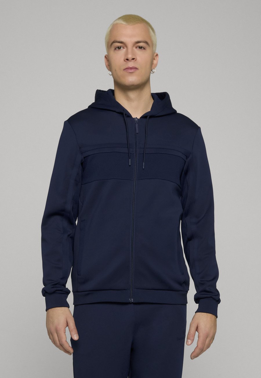 Толстовка Sergio Tacchini MAJONG HOODIE TRACKTOP, Navy/Dark Blue, Синий, Толстовка Sergio Tacchini MAJONG HOODIE TRACKTOP, Navy/Dark Blue
Толстовка Sergio Tacchini MAJONG HOODIE TRACKTOP, Navy/Dark Blue, Синий, Толстовка Sergio Tacchini MAJONG HOODIE TRACKTOP, Navy/Dark Blue