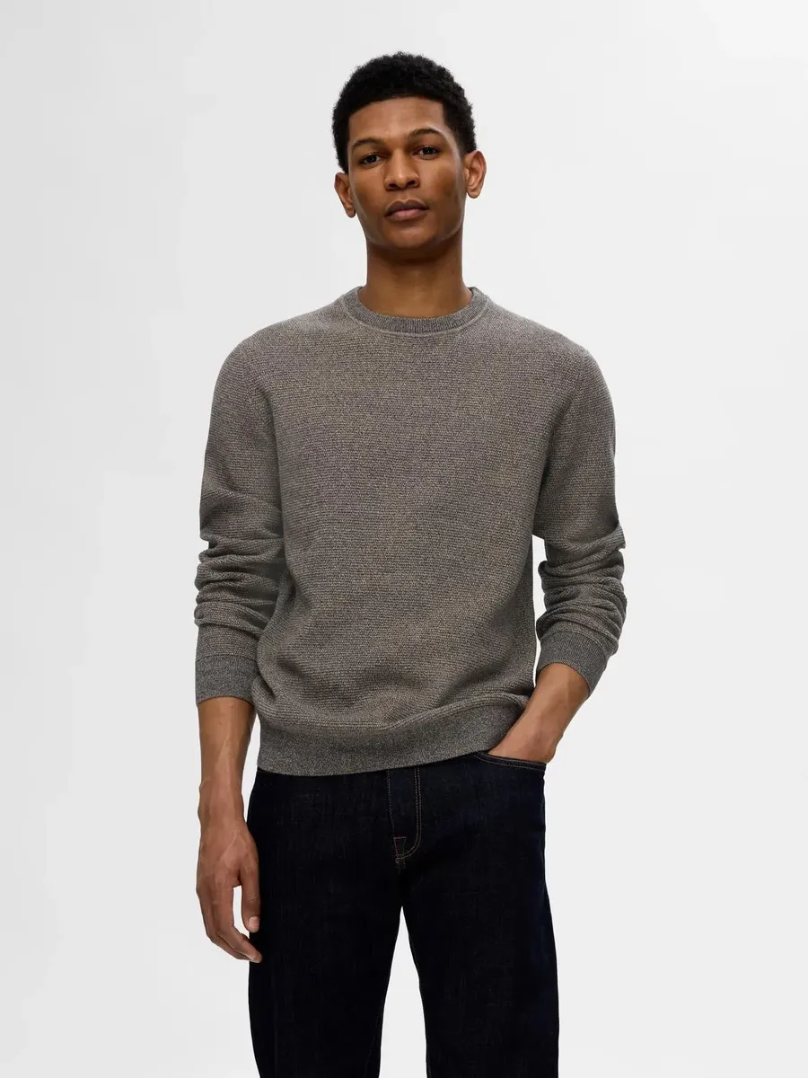Вязаный свитер SELECTED HOMME "SLHROSS LS KNIT STRUCTURE CREW NECK NOOS", цвет Asphalt
Вязаный свитер SELECTED HOMME "SLHROSS LS KNIT STRUCTURE CREW NECK NOOS", цвет Asphalt
