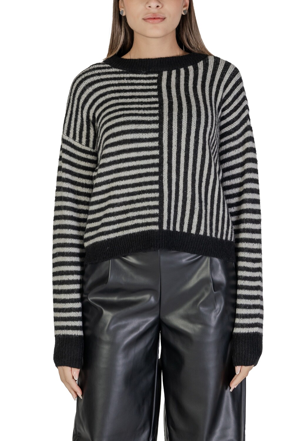 Джемпер Vero Moda в полоску, черный
Джемпер Vero Moda в полоску, черный