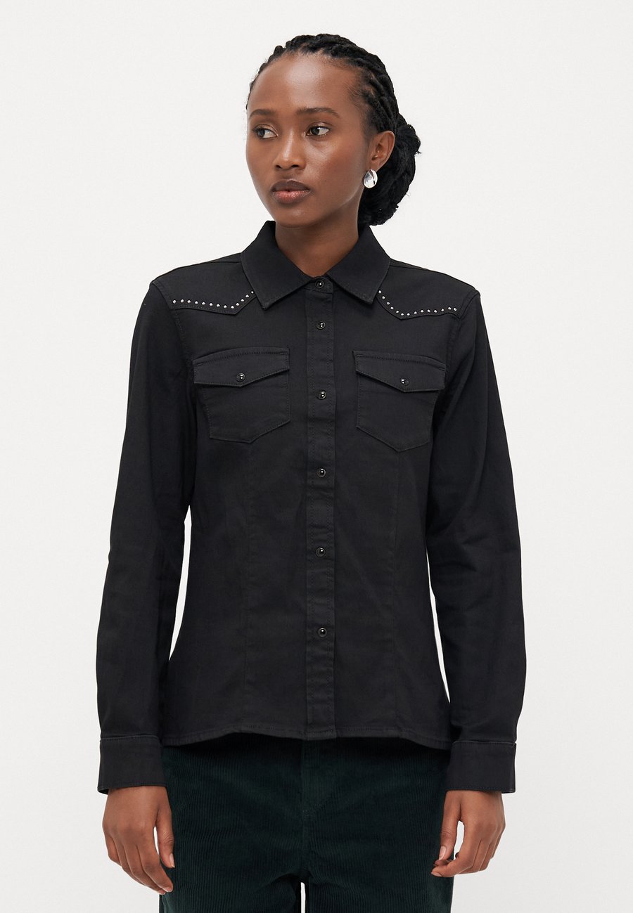 Блуза ONLY Petite ONLSASIA STUD SHIRT , Black Denim
Блуза ONLY Petite ONLSASIA STUD SHIRT , Black Denim