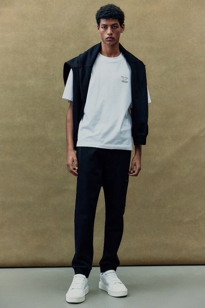 Спортивные брюки-карго облегающего кроя H&M, черный
Спортивные брюки-карго облегающего кроя H&M, черный