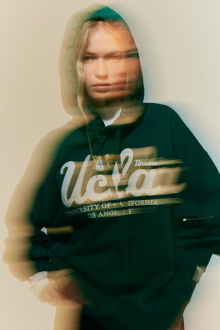 Толстовка оверсайз с принтом H&M, зеленый
Толстовка оверсайз с принтом H&M, зеленый