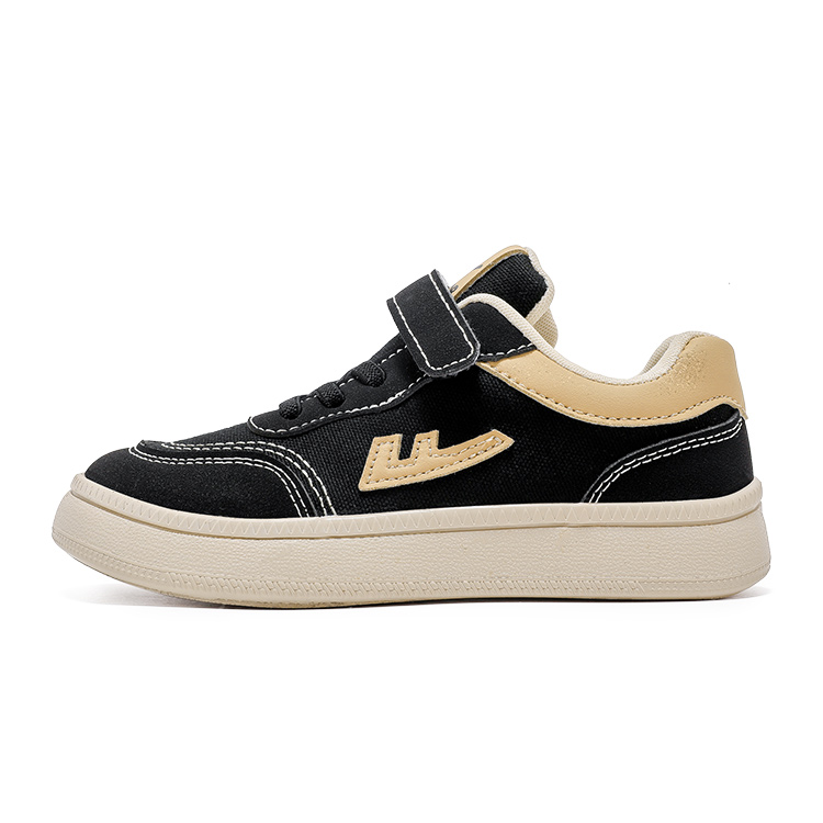 Низкие детские кеды Kids' WARRIOR, черный
Низкие детские кеды Kids' WARRIOR, черный