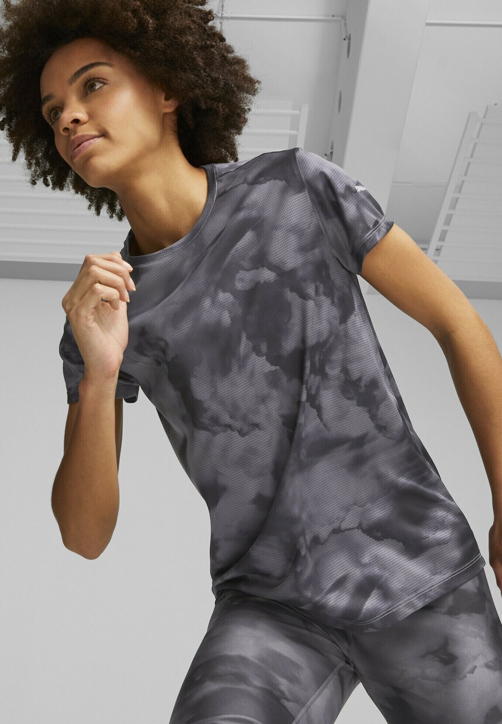 Спортивная футболка Puma с принтом, серый
Спортивная футболка Puma с принтом, серый