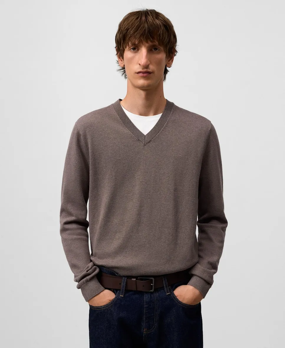 Мужской свитер стандартного кроя с V-образным вырезом Adolfo Dominguez, серо-коричневый 
Мужской свитер стандартного кроя с V-образным вырезом Adolfo Dominguez, серо-коричневый