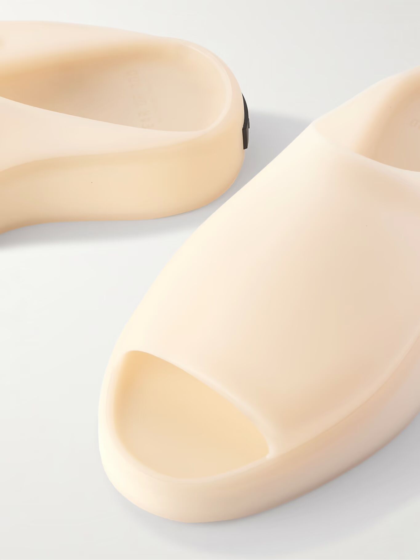 Резиновые слайды FEAR OF GOD, кремовый
Резиновые слайды FEAR OF GOD, кремовый