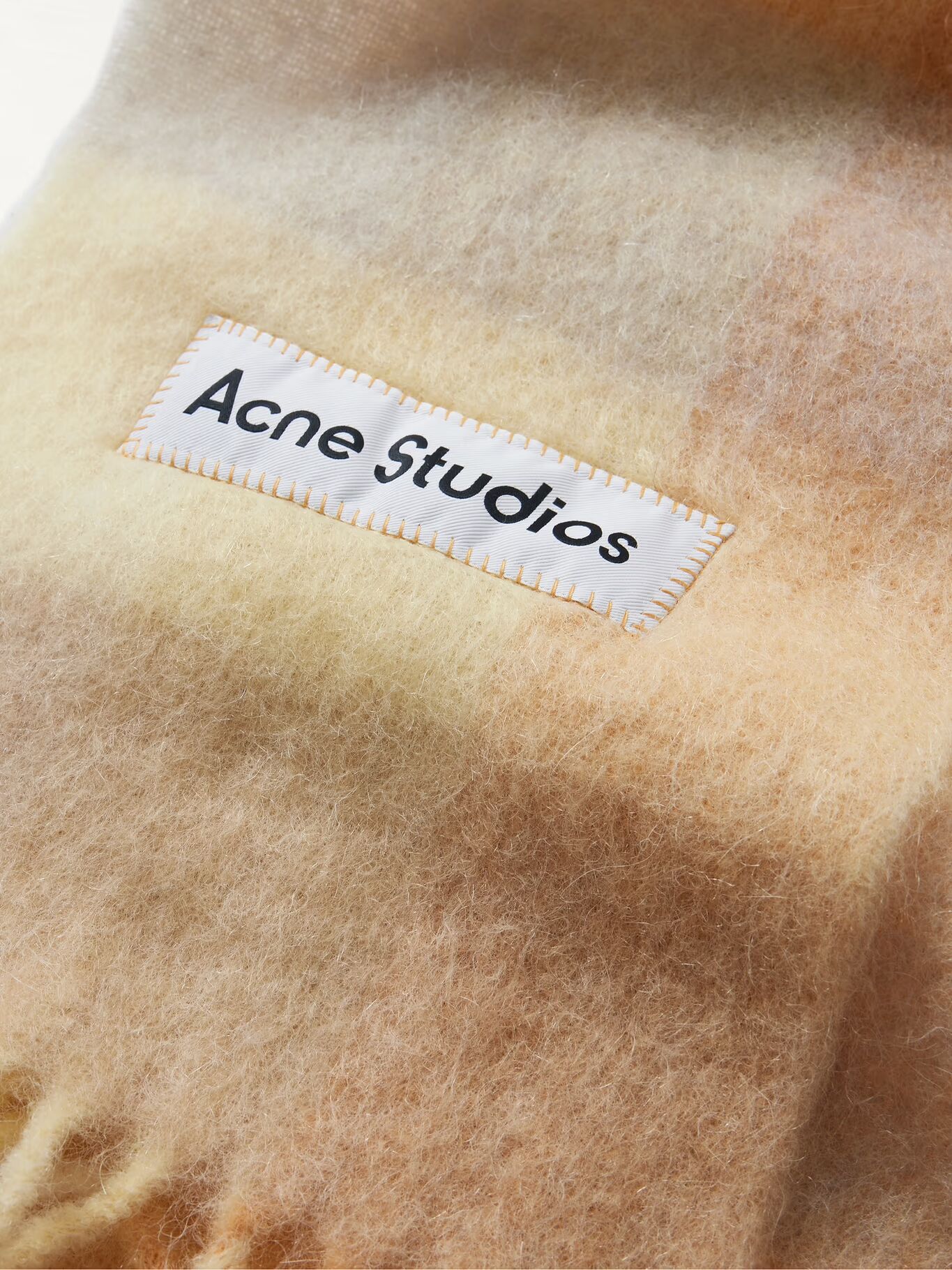 Вязаный шарф в клетку с аппликацией из логотипа Vally и бахромой ACNE STUDIOS, бежевый
Вязаный шарф в клетку с аппликацией из логотипа Vally и бахромой ACNE STUDIOS, бежевый