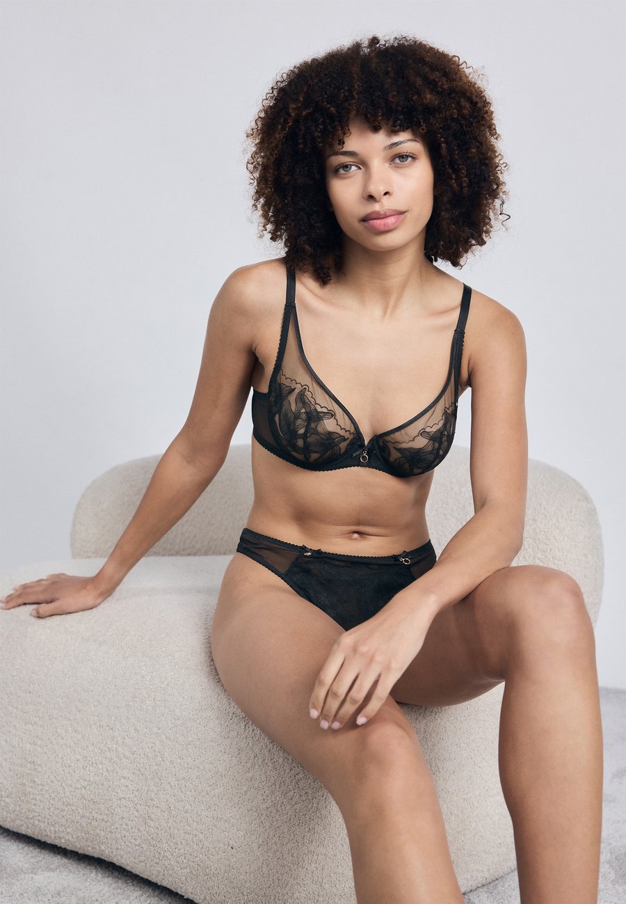 Бюстгальтер LASCANA Underwired bra, Black
Бюстгальтер LASCANA Underwired bra, Black