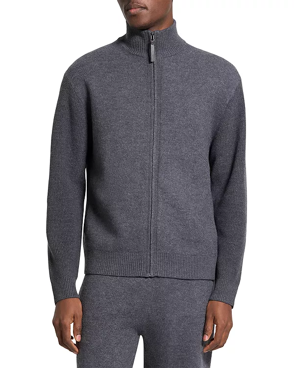 Шерстяной свитер с длинными рукавами и свободным кроем, с высоким воротником-стойкой. Theory, серый
Шерстяной свитер с длинными рукавами и свободным кроем, с высоким воротником-стойкой. Theory, серый