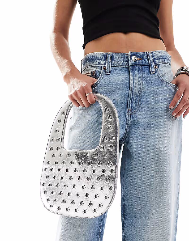 Сумка Bershka с заклепками серебристого цвета
Сумка Bershka с заклепками серебристого цвета