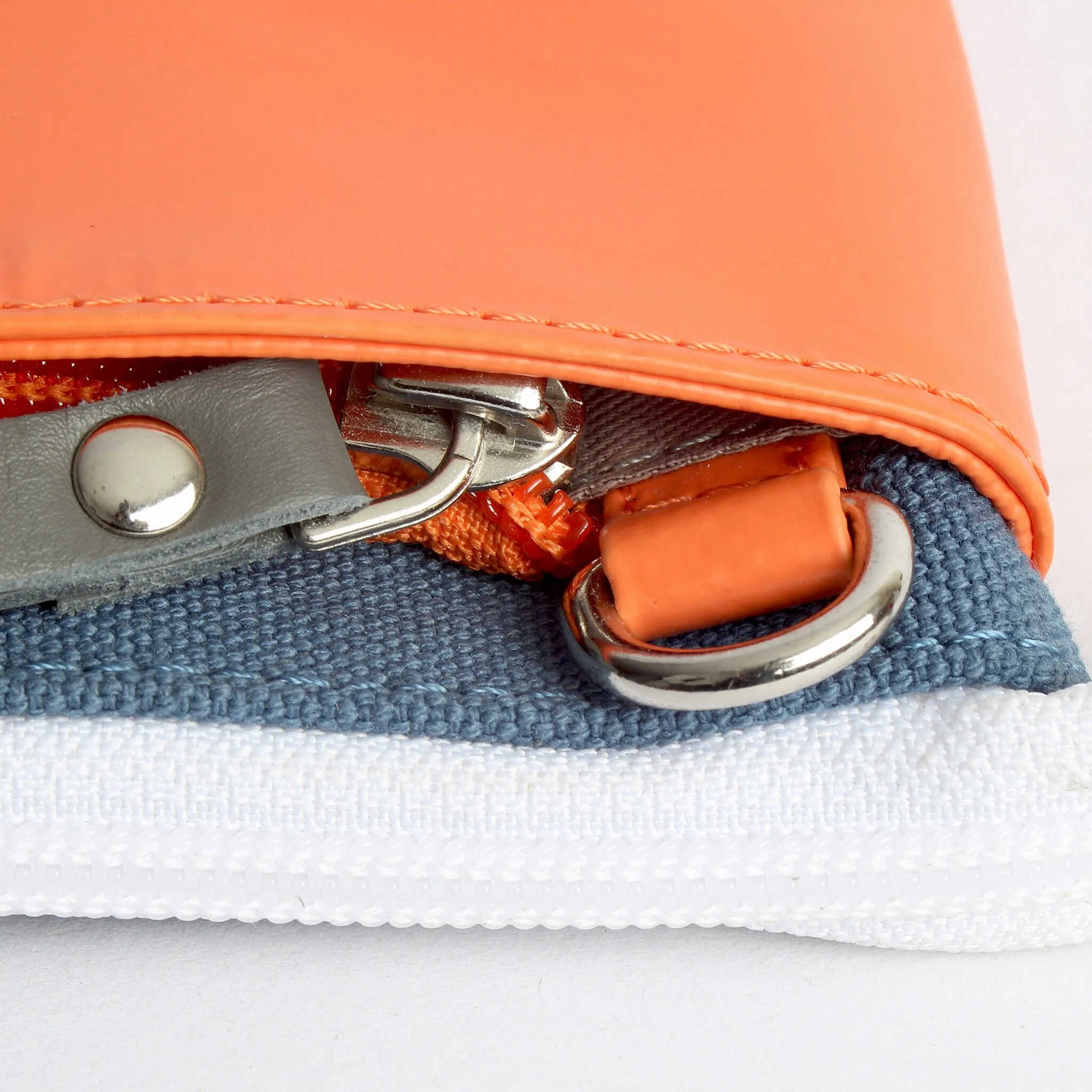 Сумка через плечо 7clouds "Маркина 7.2", изготовленная из переработанного ПЭТ, синий
Сумка через плечо 7clouds "Маркина 7.2", изготовленная из переработанного ПЭТ, синий