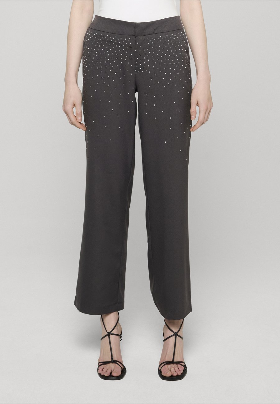 Брюки Noisy May NMELLIE RHINESTONE PANTS FWD, Dark Grey Melange/Grey
Брюки Noisy May NMELLIE RHINESTONE PANTS FWD, Dark Grey Melange/Grey