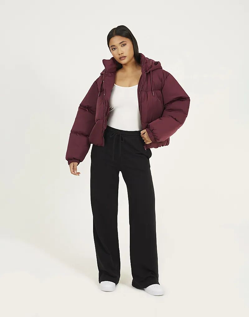 Короткая стеганая куртка Brave Soul большого размера с капюшоном бордового цвета
Короткая стеганая куртка Brave Soul большого размера с капюшоном бордового цвета