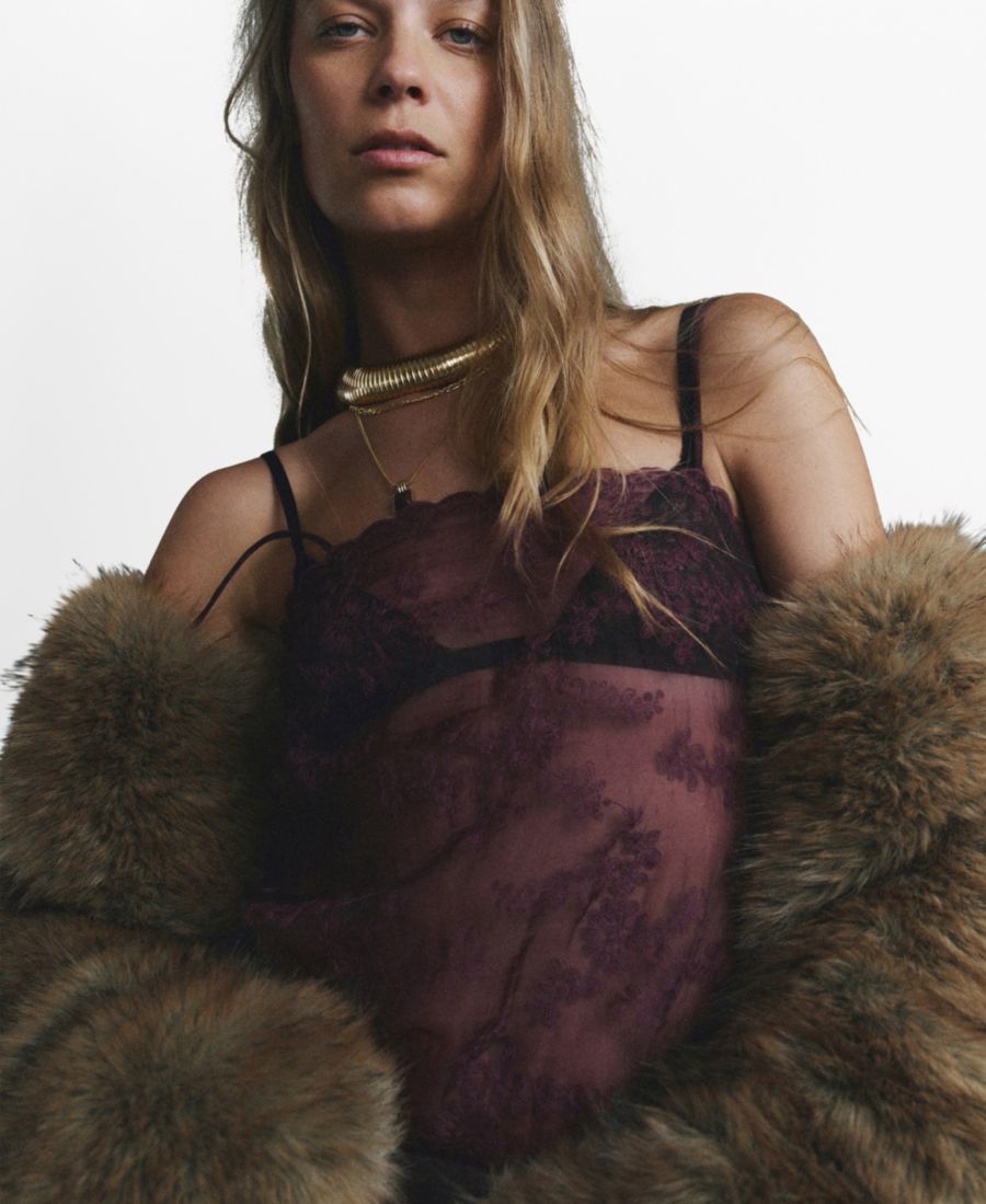 Женская прозрачная блузка с вышивкой MANGO, Burgundy
Женская прозрачная блузка с вышивкой MANGO, Burgundy