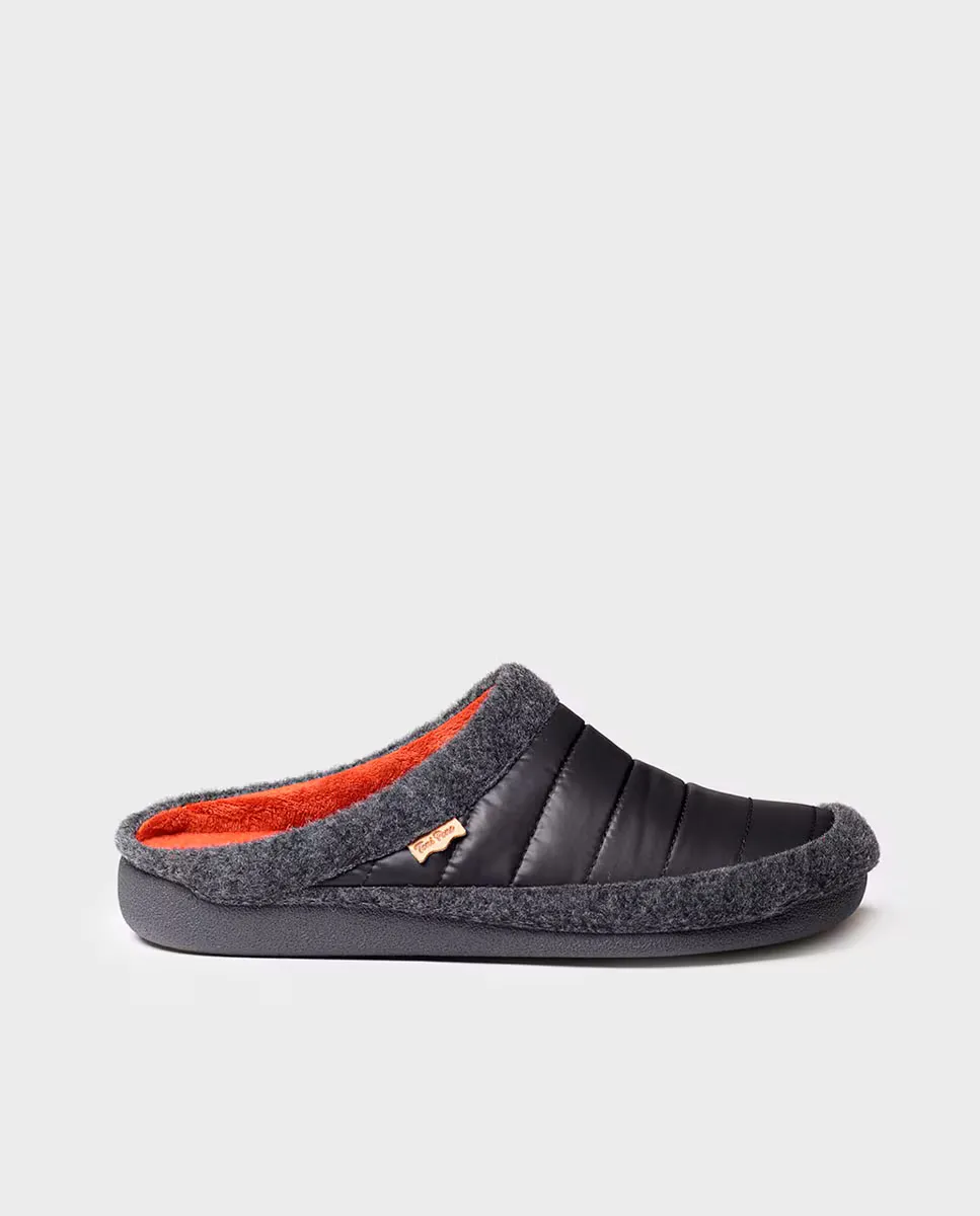 Мужские домашние тапочки из стеганой ткани Toni Pons, чёрный
Мужские домашние тапочки из стеганой ткани Toni Pons, чёрный