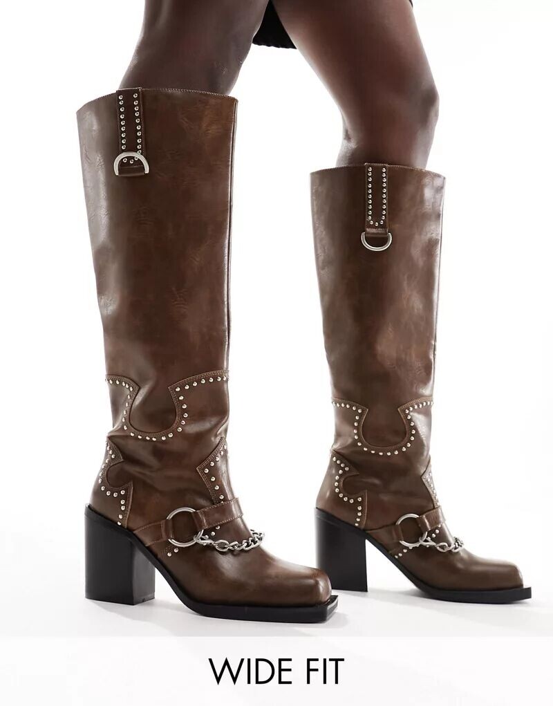 Коричневые потертые ботинки Public Desire Wide Fit Nashville с металлическими деталями
Коричневые потертые ботинки Public Desire Wide Fit Nashville с металлическими деталями