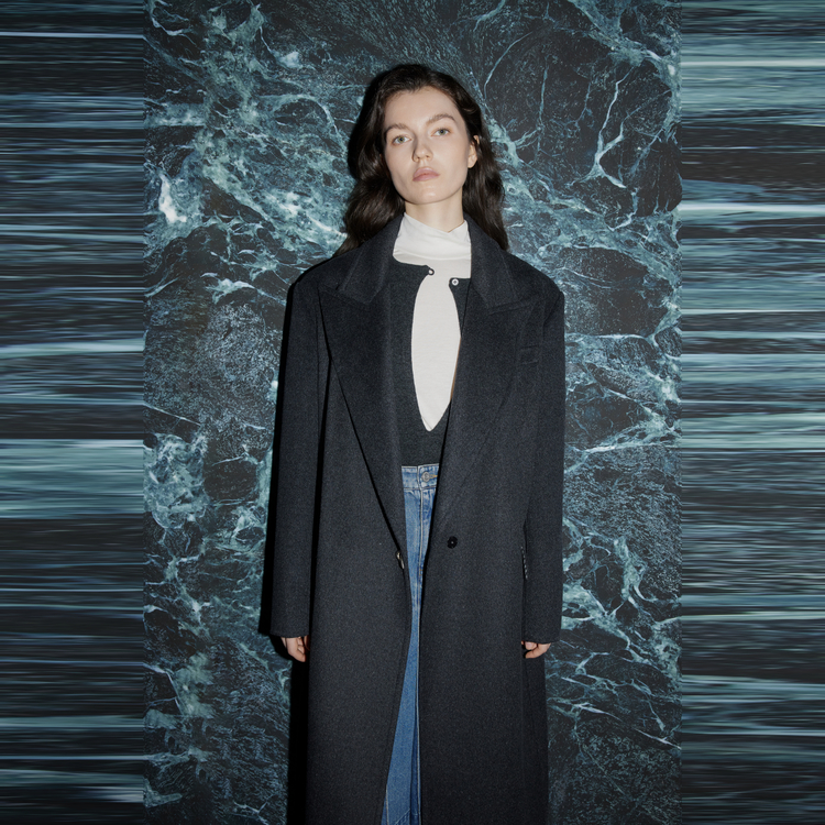 ELLE Пальто женское темно-серое с лацканами утепленное
ELLE Пальто женское темно-серое с лацканами утепленное