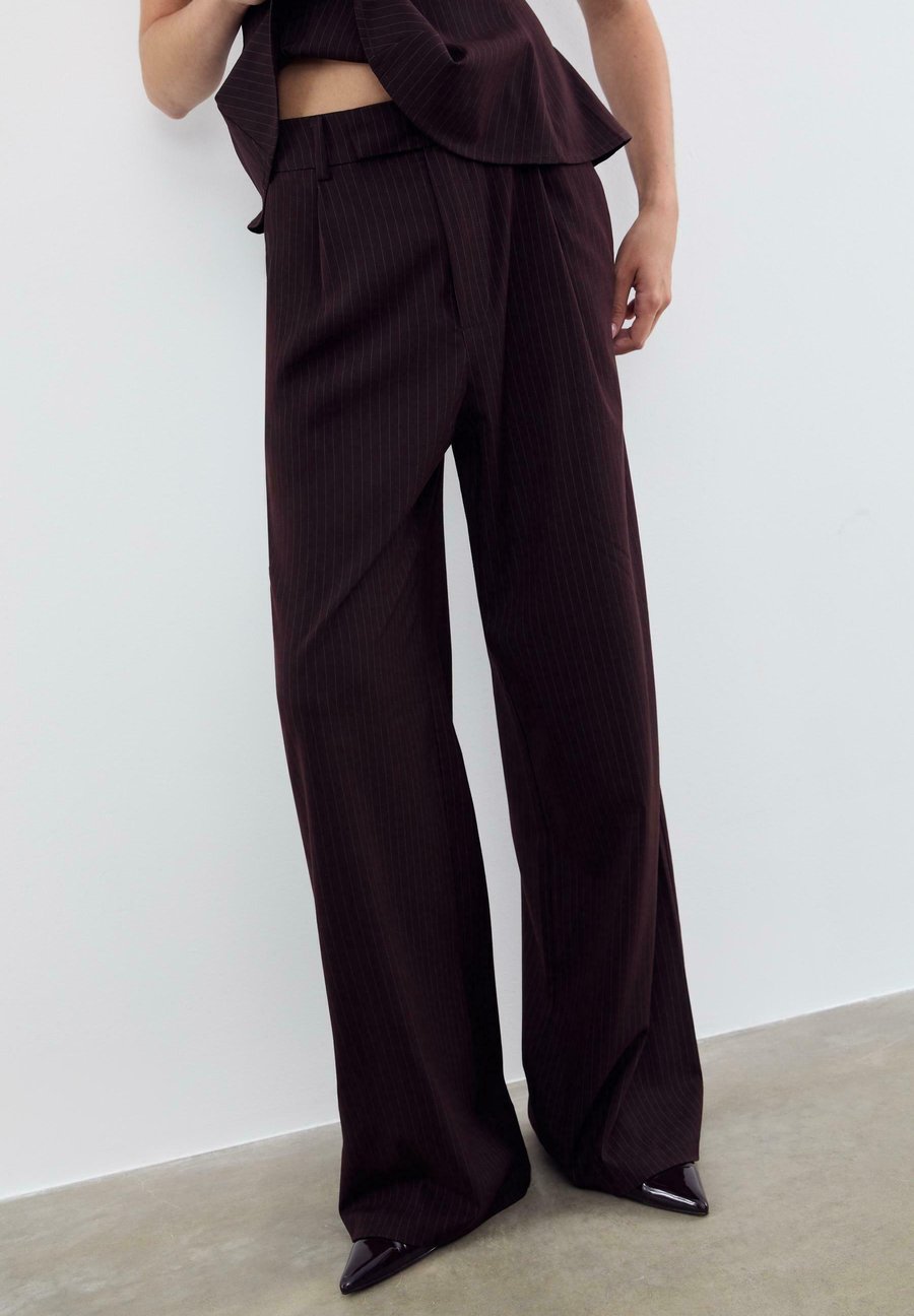 Брюки Stradivarius STRIPED WIDE-LEG, Dark Red
Брюки Stradivarius STRIPED WIDE-LEG, Dark Red