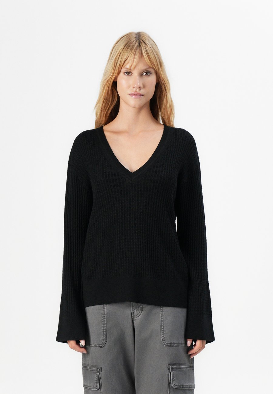 Джемпер Selected Femme SLFTHEA DEEP V NECK, Black
Джемпер Selected Femme SLFTHEA DEEP V NECK, Black