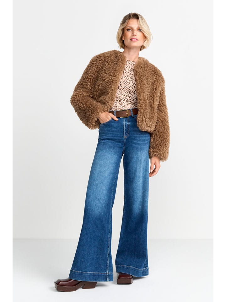 Rich&Royal Плюшевая куртка верблюжьего цвета
Rich&Royal Плюшевая куртка верблюжьего цвета