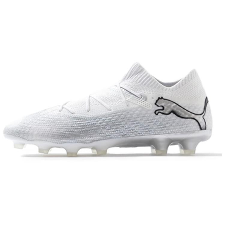 Футбольные бутсы FUTURE 7 ULTIMATE унисекс с низким верхом белые/черные Puma
Футбольные бутсы FUTURE 7 ULTIMATE унисекс с низким верхом белые/черные Puma