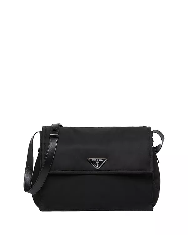 Большая мягкая сумка через плечо из нейлона для путешествий Prada, черный
Большая мягкая сумка через плечо из нейлона для путешествий Prada, черный
