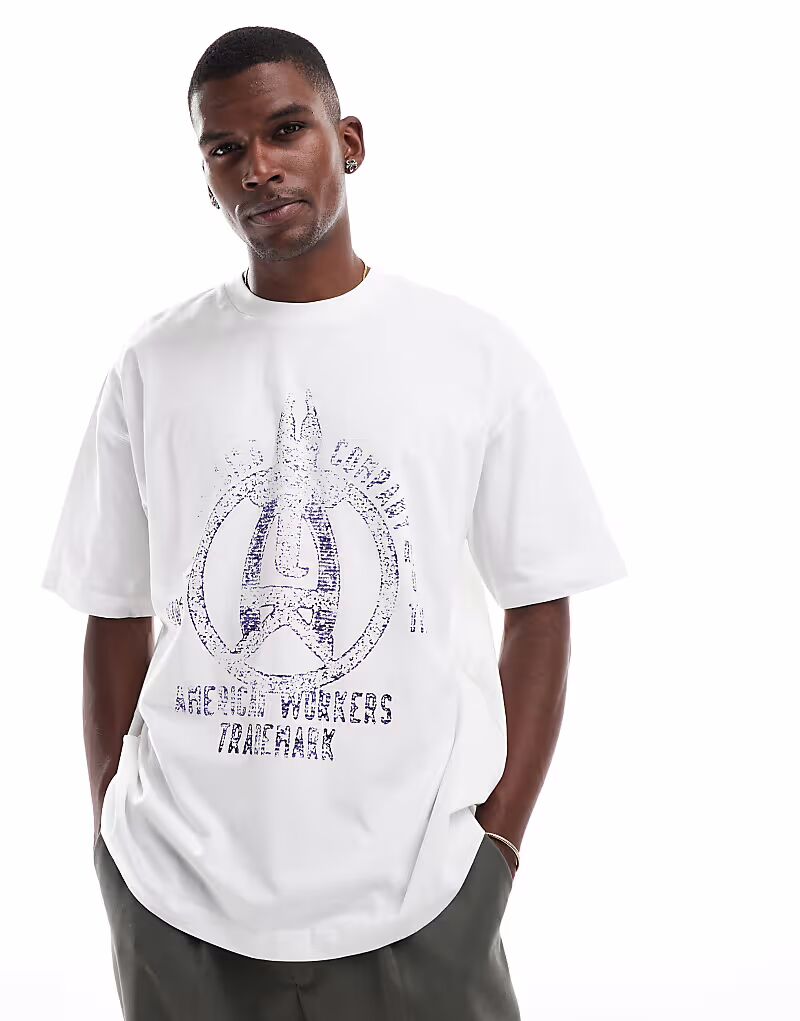 Футболка свободного кроя ASOS DESIGN белого цвета с университетской графикой
Футболка свободного кроя ASOS DESIGN белого цвета с университетской графикой