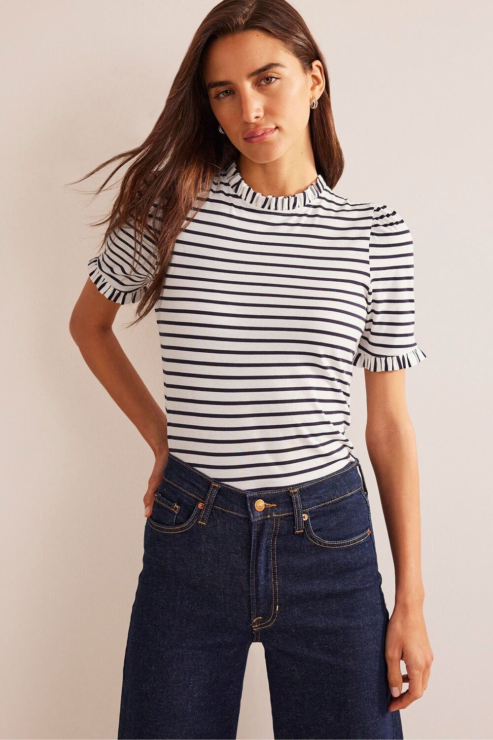 Футболка с супермягкой отделкой из оборки Boden, бежевый
Футболка с супермягкой отделкой из оборки Boden, бежевый