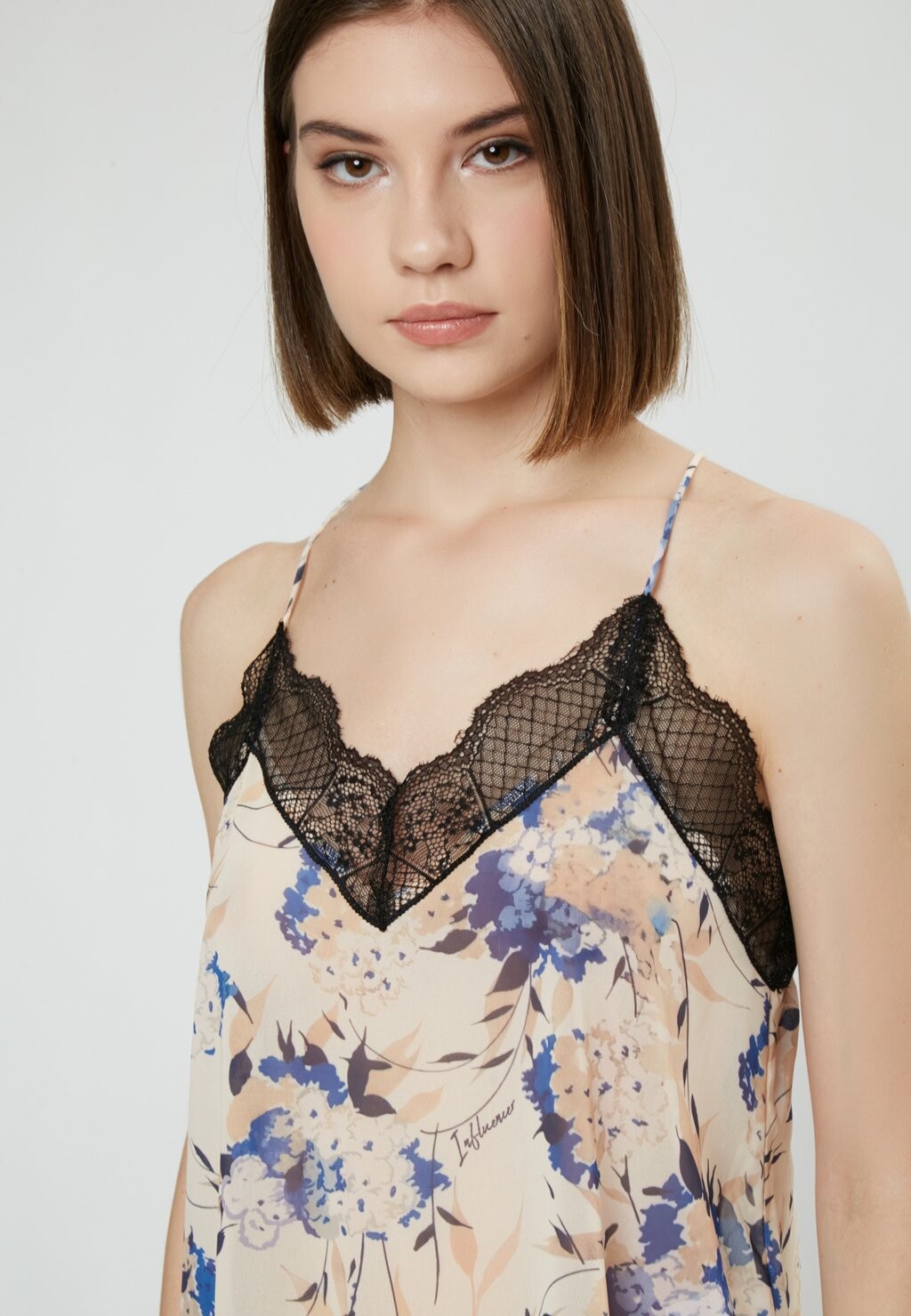 Топ FLORAL INFLUENCER, бежевый
Топ FLORAL INFLUENCER, бежевый