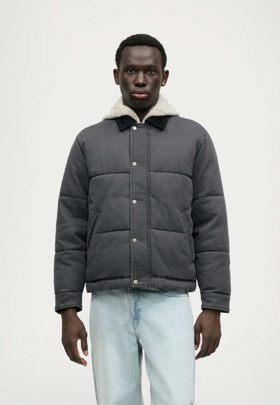 Куртка Abercrombie & Fitch TREND PUFFER, Black
Куртка Abercrombie & Fitch TREND PUFFER, Black