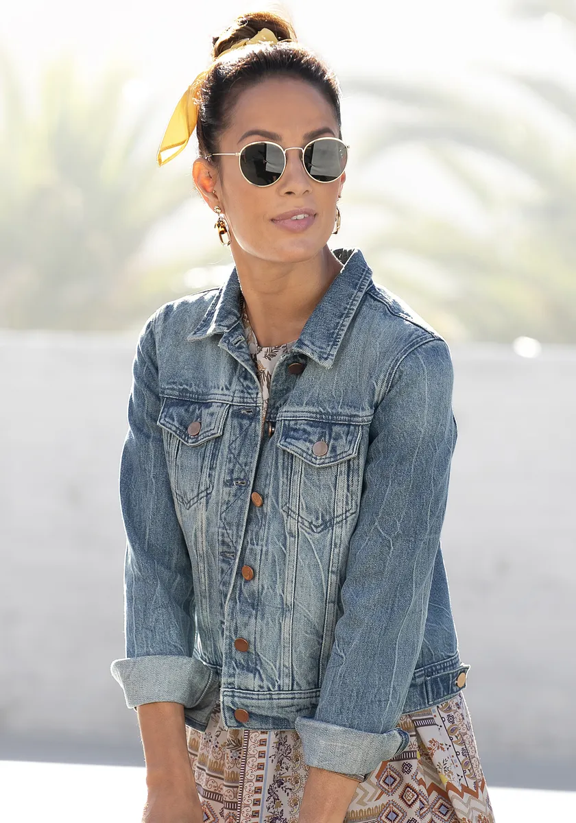 LASCANA джинсовая куртка, с двумя карманами с клапанами, джинсовая куртка из хлопка, летняя куртка, синий
LASCANA джинсовая куртка, с двумя карманами с клапанами, джинсовая куртка из хлопка, летняя куртка, синий