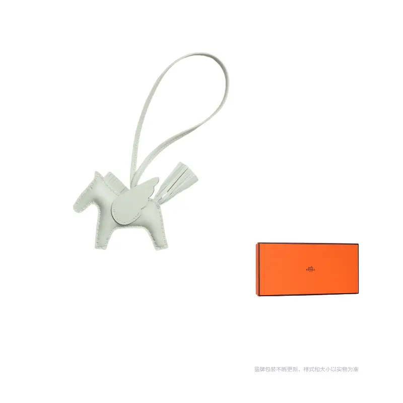 HERMES Шарм Rodeo Pegase PM 2024, Bubble Green
HERMES Шарм Rodeo Pegase PM 2024, Bubble Green