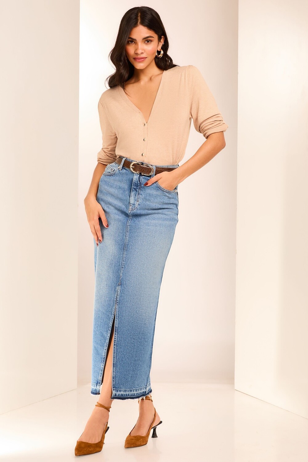 Вязаный кардиган с V образным вырезом и талией на пуговицах Lipsy, коричневый
Вязаный кардиган с V образным вырезом и талией на пуговицах Lipsy, коричневый